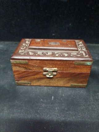 Caja madera tallada vintage