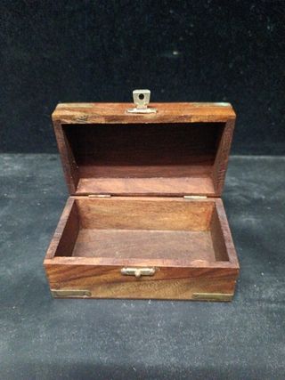 Caja madera tallada vintage