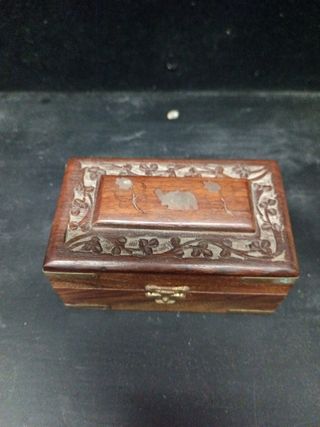 Caja madera tallada vintage
