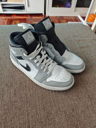 Jordan 1 Mid Gris Claro