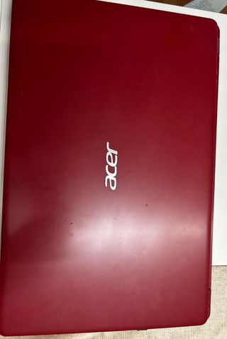 Portátil Acer Aspire rojo