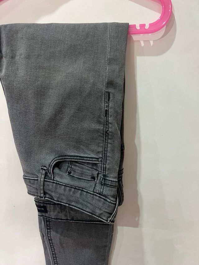 Pantalones grises niña