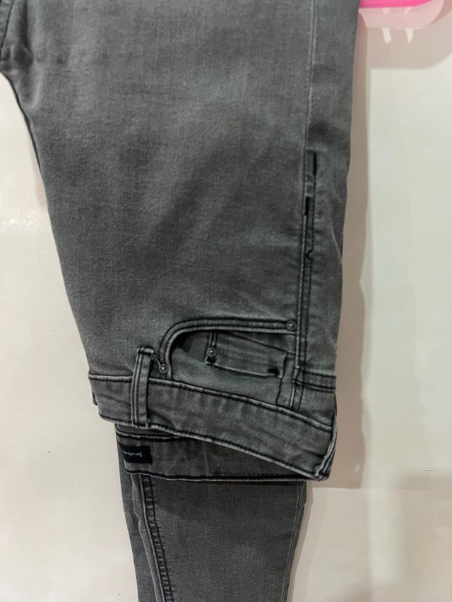 Pantalones grises niña