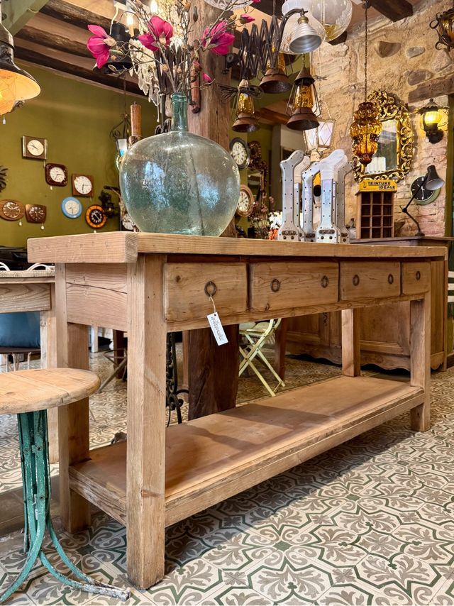 Banco carpintero antiguo. Mostrador. Restaurado