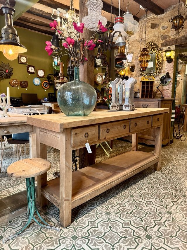 Banco carpintero antiguo. Mostrador. Restaurado