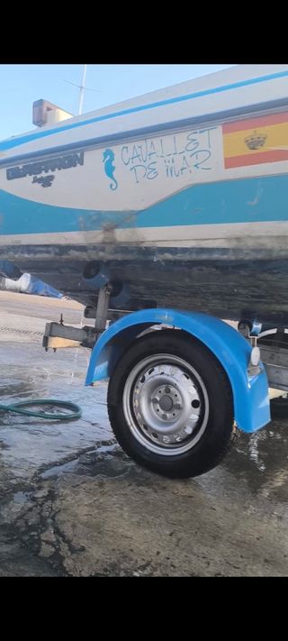 Barca lancha Glastron La Raya a reparar