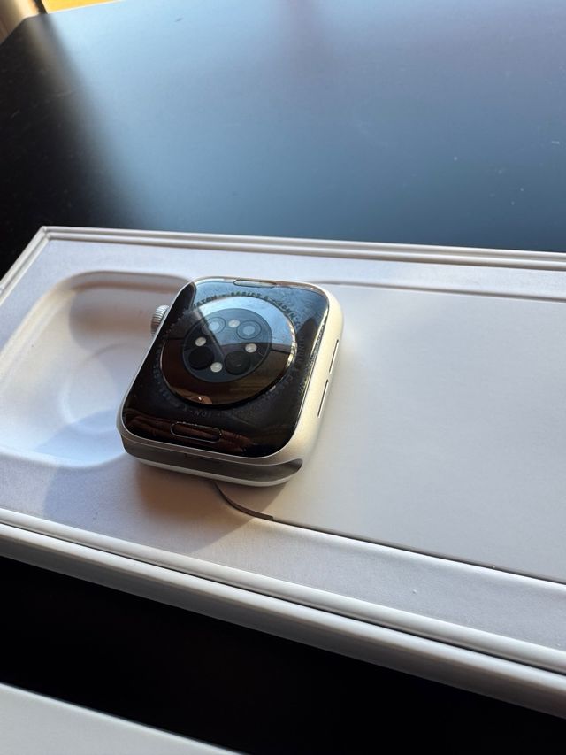 Apple Watch Series 6 Plata - No Enciende