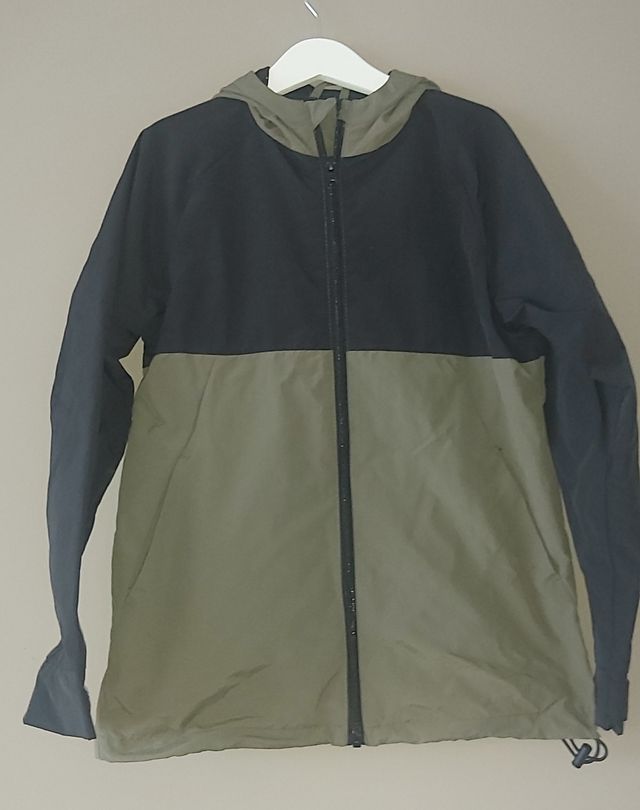 Chubasquero unisex bicolor negra-verde talla 9años
