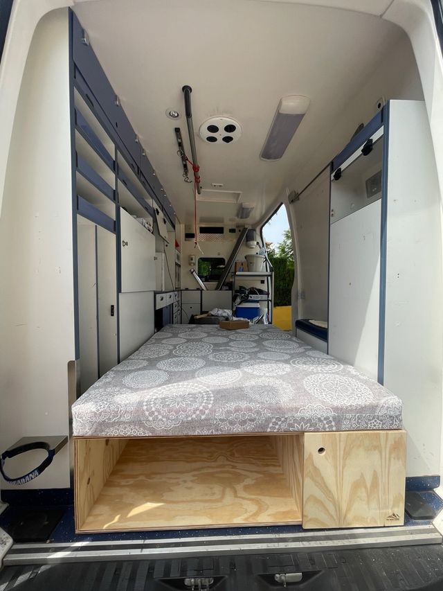 Kit camper furgoneta: cama y almacenaje