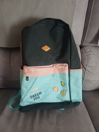 Mochila negra y verde agua