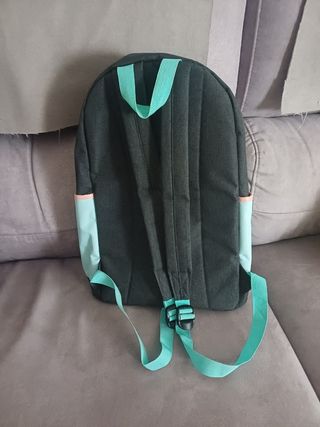 Mochila negra y verde agua