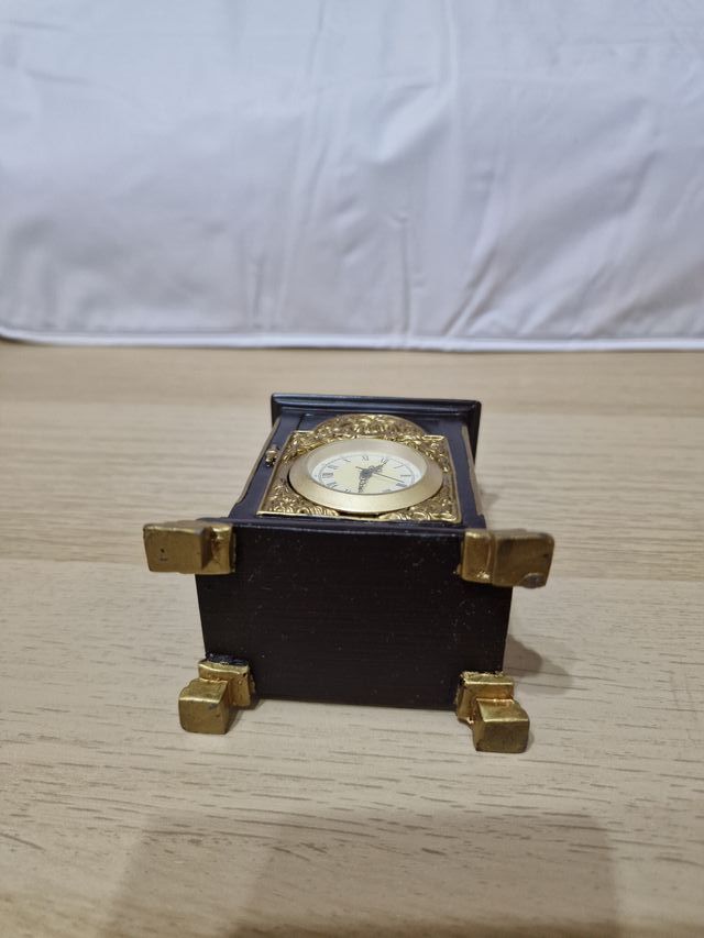 Orologio da tavolo antico in miniatura