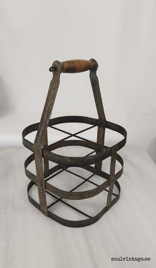 Antigua cesta metálica