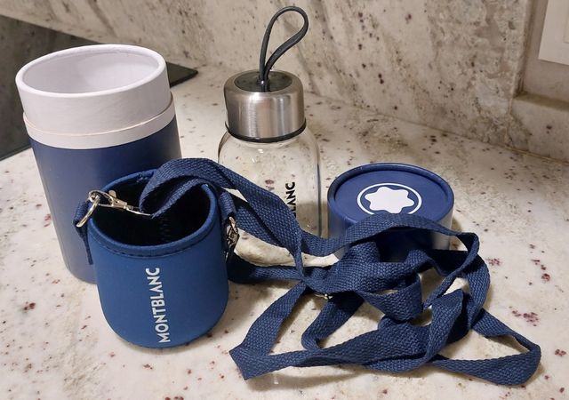 Botella cristal Montblanc con funda