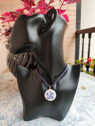 Collar lauburu azul y blanco