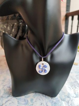 Collar lauburu azul y blanco