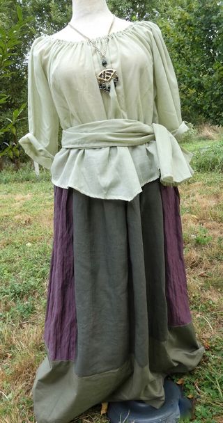Traje campesina medieval - Verde oliva y morado