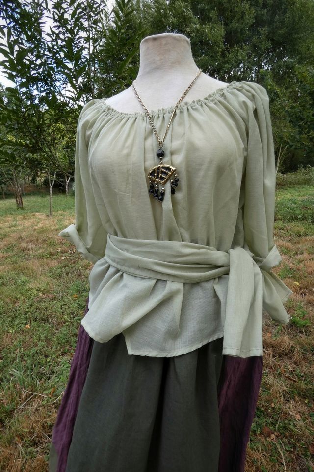 Traje campesina medieval - Verde oliva y morado