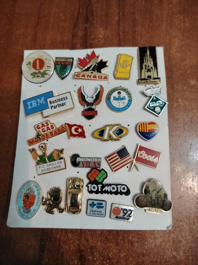 Lote 2 Pins Variados: 23 uds