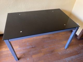 Mesa de cristal negra y gris
