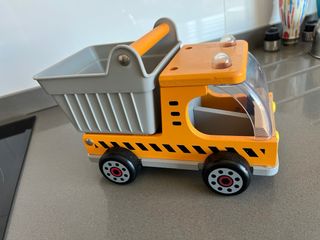 Grúa de madera Hape infantil y camión obra