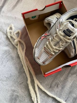 Zapatillas Nike Zoom Vomero 5 - Plata/Blanco