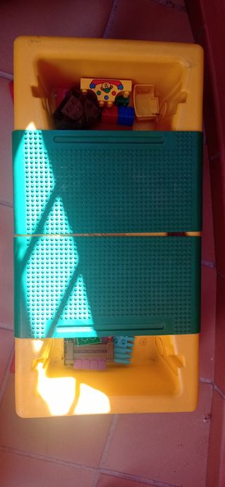 Mesa y caja LEGO vintage