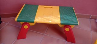 Mesa y caja LEGO vintage