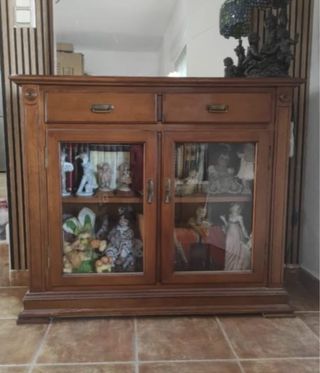 Mueble madera con vitrina