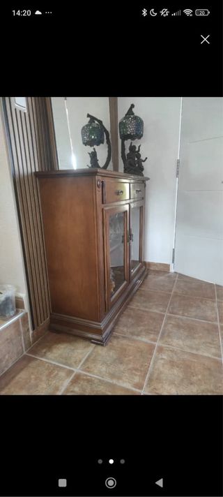 Mueble madera con vitrina