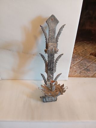 Candelabro antiguo de metal
