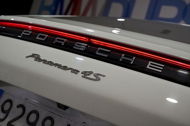 Porsche Panamera   4S 