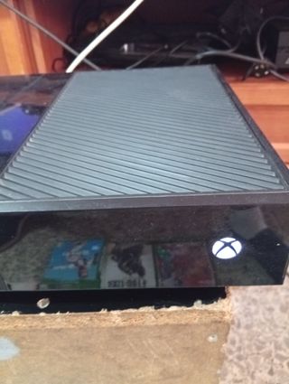 Xbox One + 2 mandos + 9 juegos 