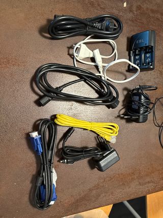 Cables y Cargador - Variados