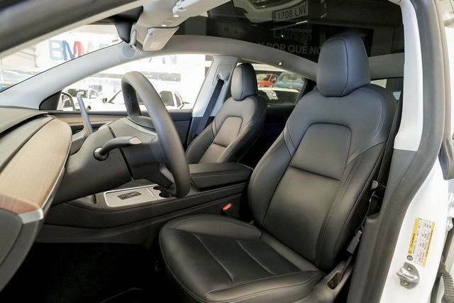 Tesla Model Y   Performance 4WD 