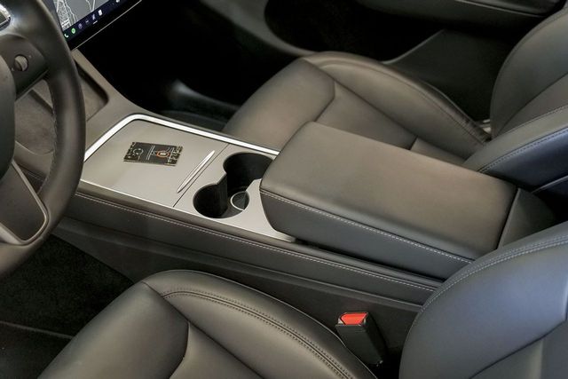 Tesla Model Y   Performance 4WD 