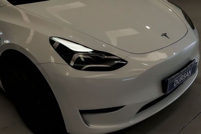 Tesla Model Y   Performance 4WD 