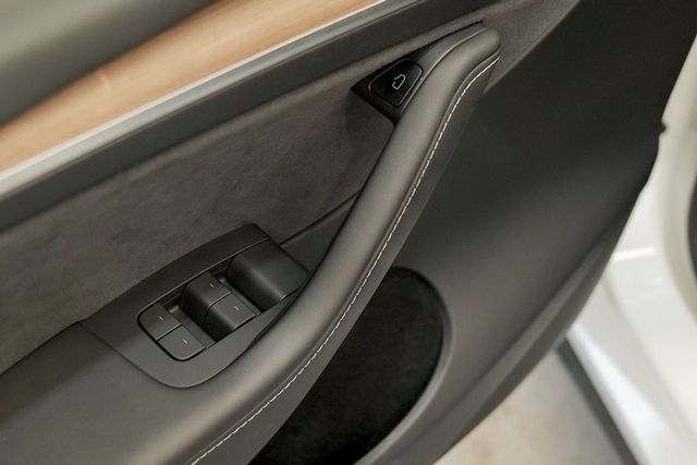Tesla Model Y   Performance 4WD 
