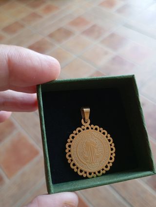 Medalla San Benito - Dorado