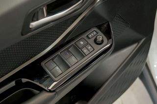 Toyota C-HR   2.0 180H Advance 