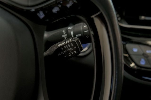 Toyota C-HR   2.0 180H Advance 