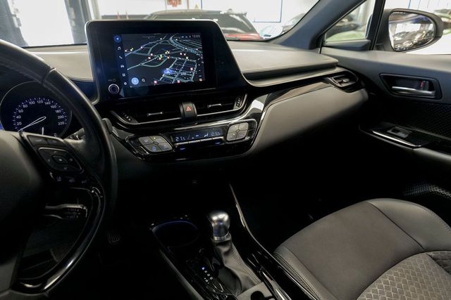 Toyota C-HR   2.0 180H Advance 