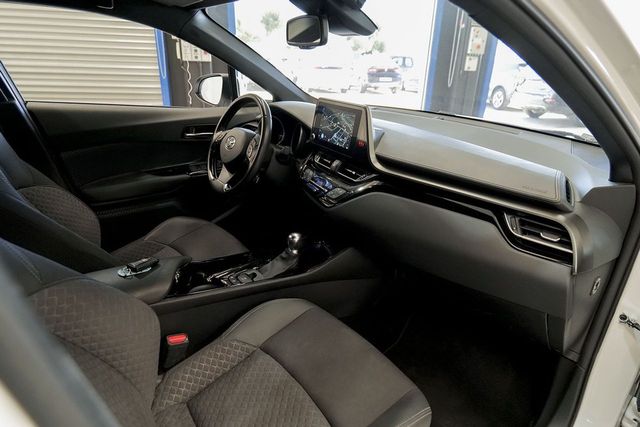 Toyota C-HR   2.0 180H Advance 