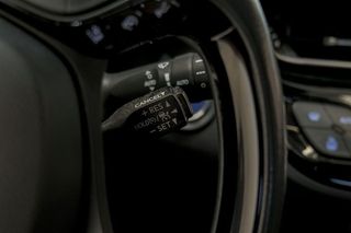 Toyota C-HR   2.0 180H Advance 