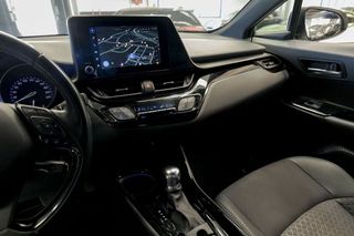 Toyota C-HR   2.0 180H Advance 