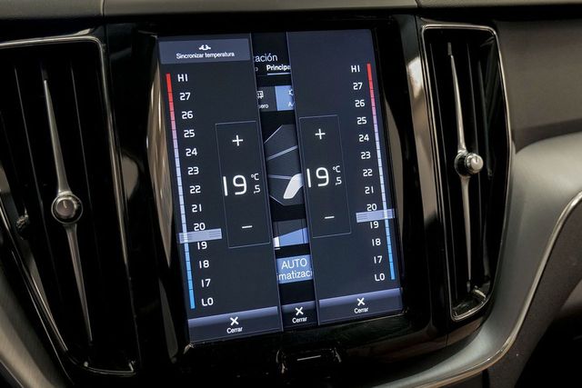 Volvo XC60   2.0 D4 Momentum Auto 
