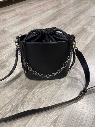 Bolso negro cadena bandolera