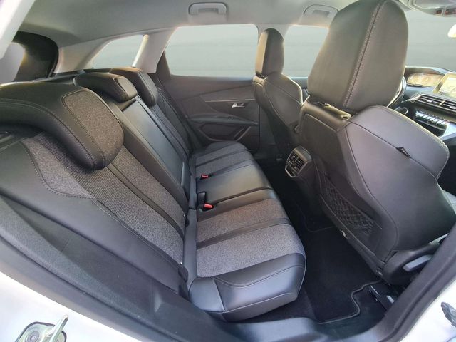 Peugeot 3008 1.2i 130cv. ALLURE