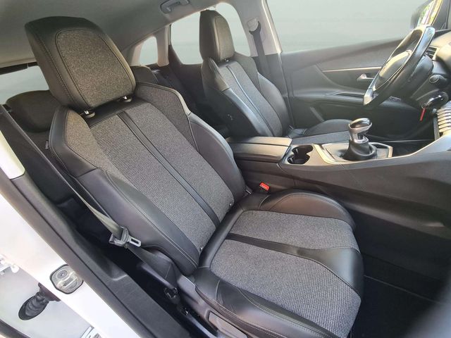 Peugeot 3008 1.2i 130cv. ALLURE