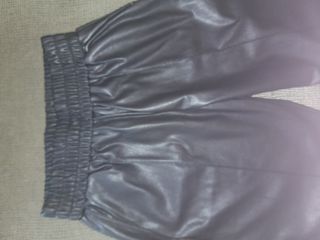 Pantalón polipiel negro